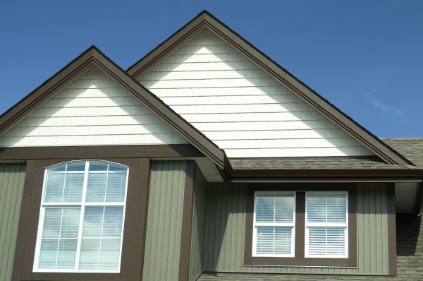 Vertical Vinyl Siding Repair in Evergreen